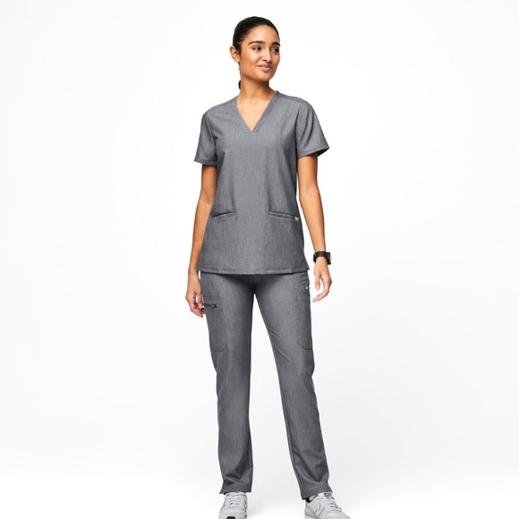 FIGS Casma Three-Pocket Scrub Top - Picture 5 of 7